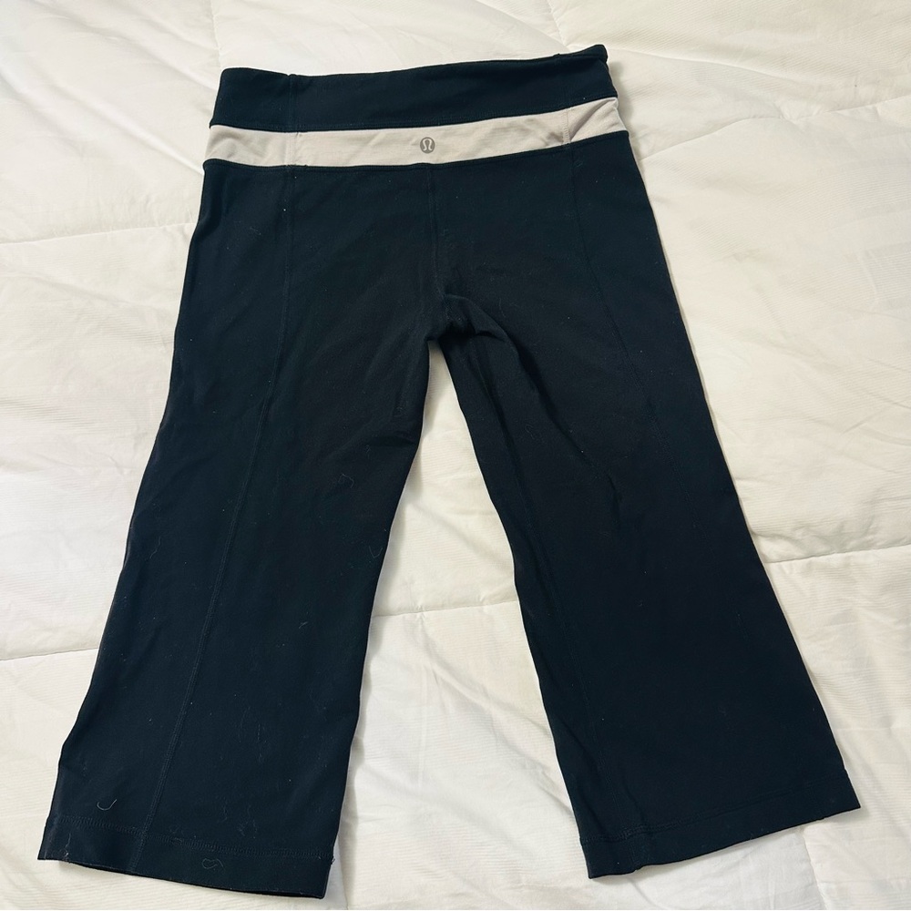 Lululemon Athletica Black and Gray Capri Cropped Leggings. Size Small